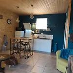 לינה וארוחת בוקר La Ferme Aux Chats Formigny
