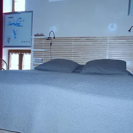 La Ferme Aux Chats Couette-café Formigny